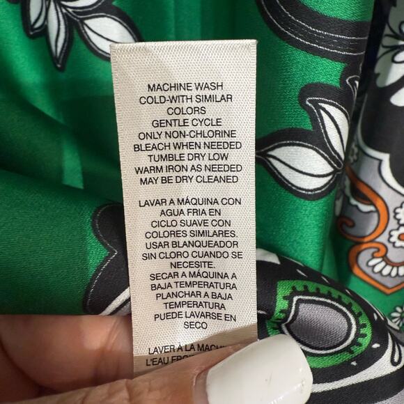 Chico's Green Print Satin V-Neck Blouse Sz 0/S - Picture 7 of 13